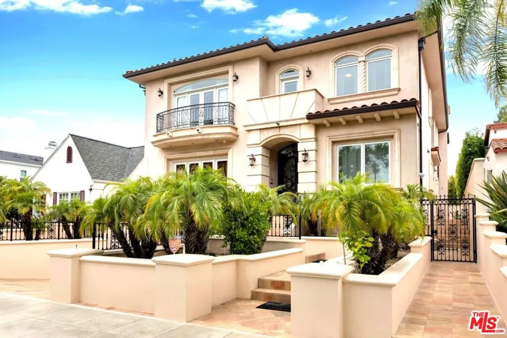 10517 Blythe Avenue, Los Angeles, California 90064 home-pic-1